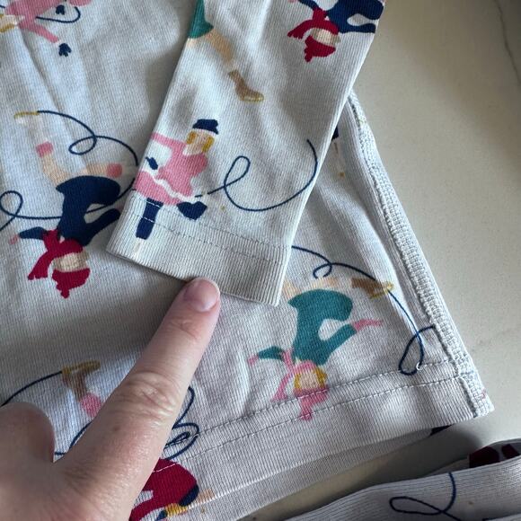 Hanna Andersson Ice Skating Christmas Pajamas - Size 6/7 - Picture 3 of 6